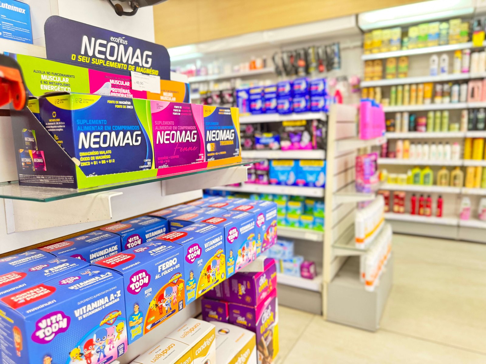 Prateleiras de higiene pessoal na Farmácia em Canoas – Popularmed Niterói.